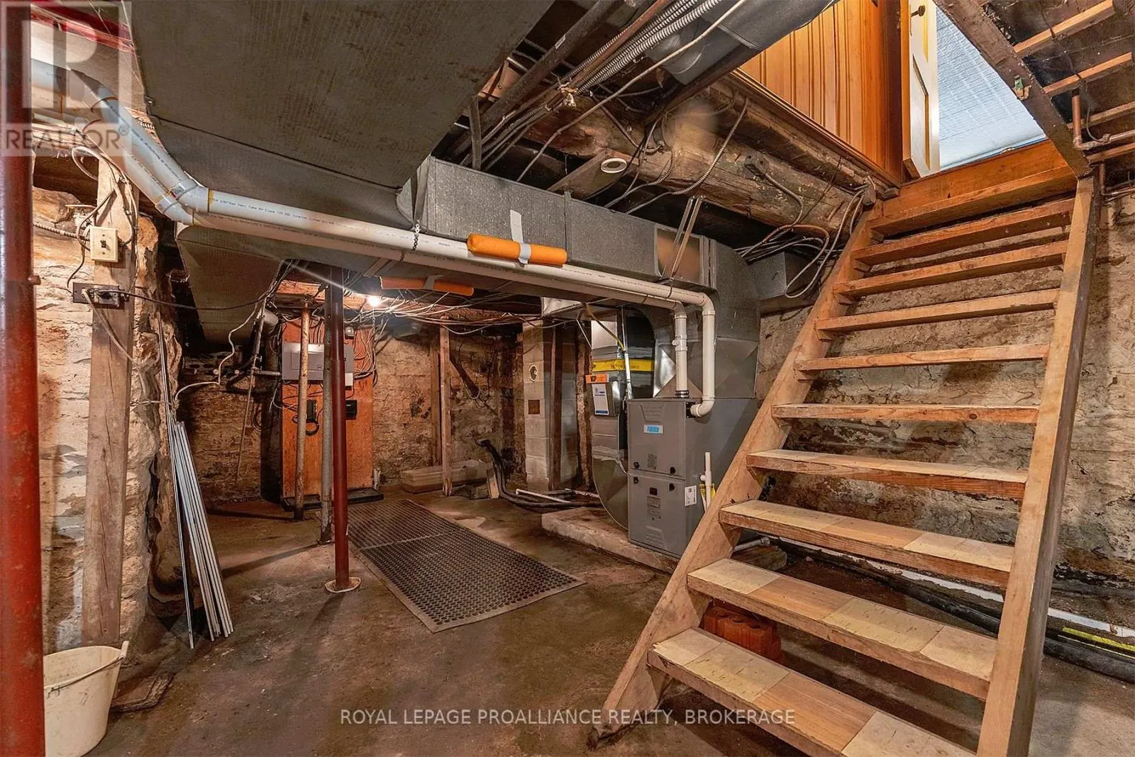 2078 SUNBURY ROAD