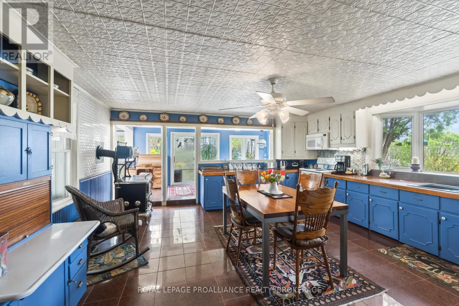 2078 SUNBURY ROAD