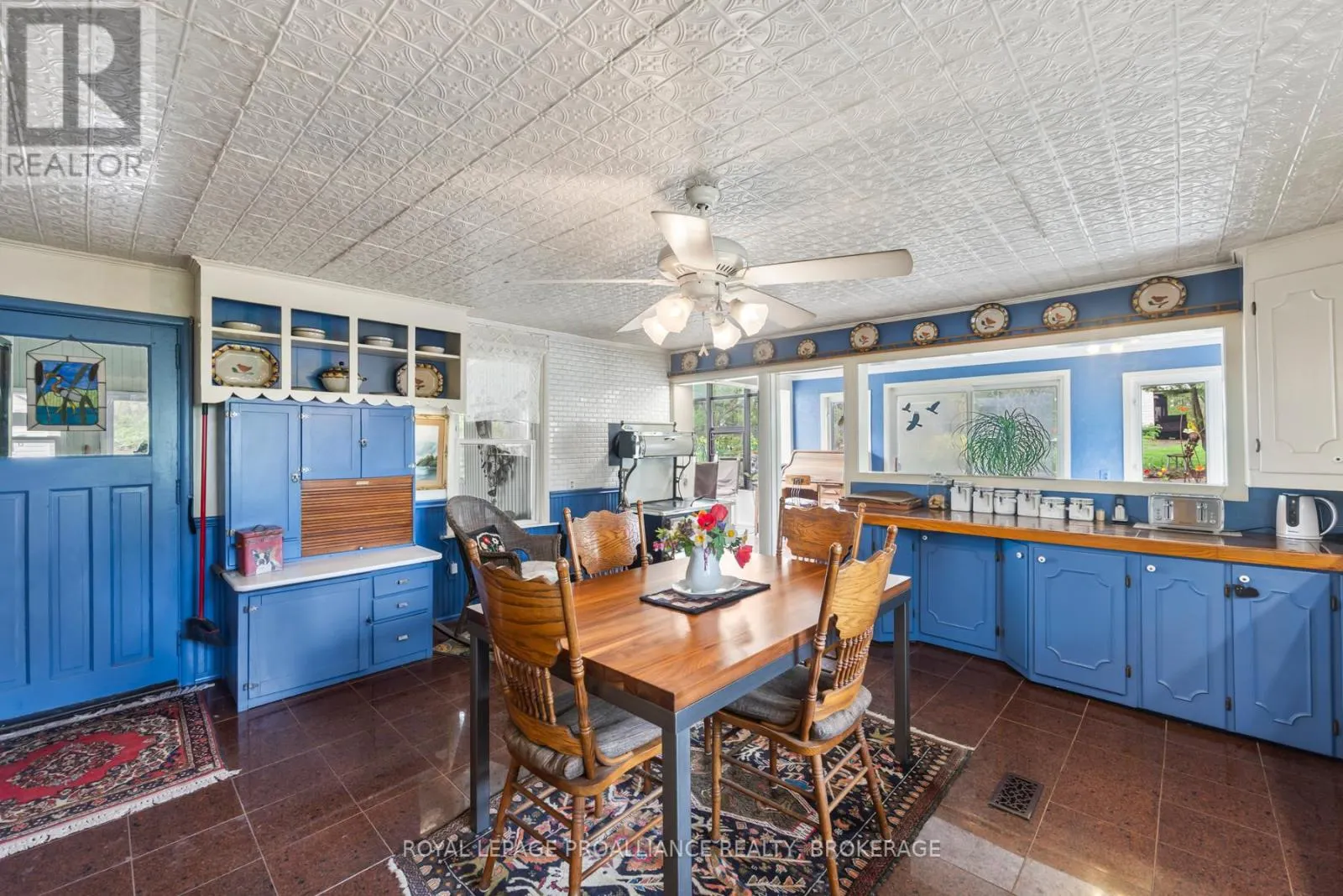 2078 SUNBURY ROAD