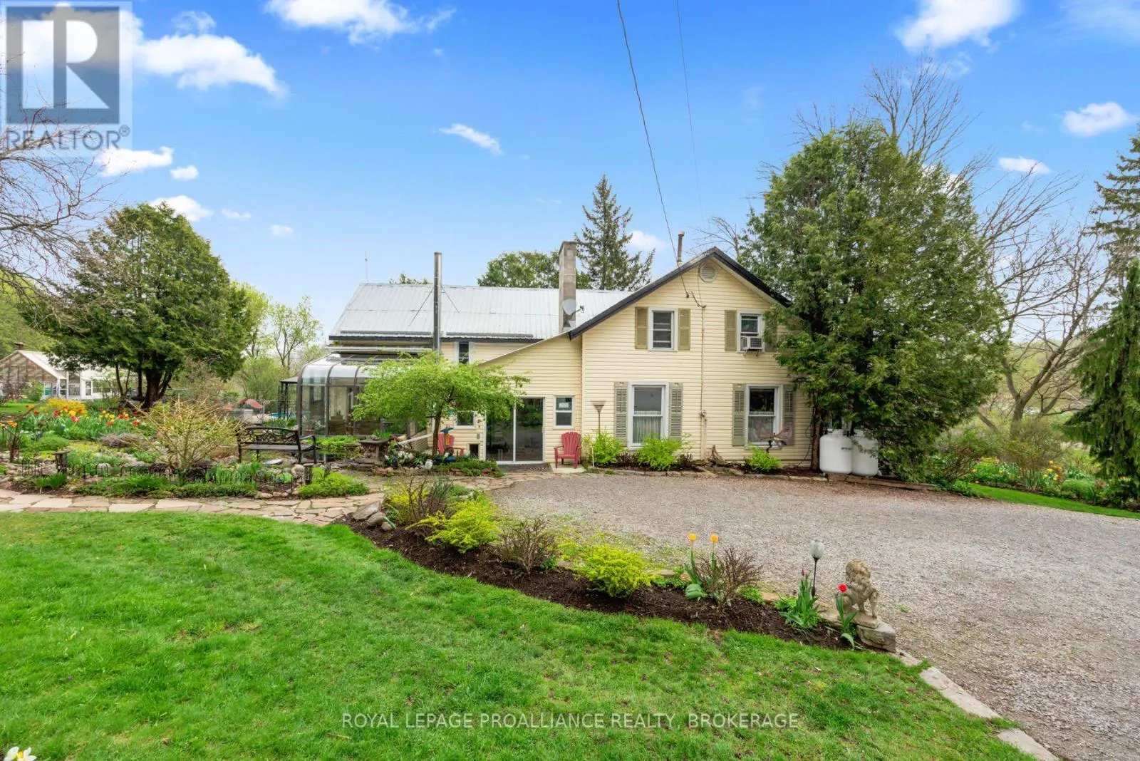2078 SUNBURY ROAD