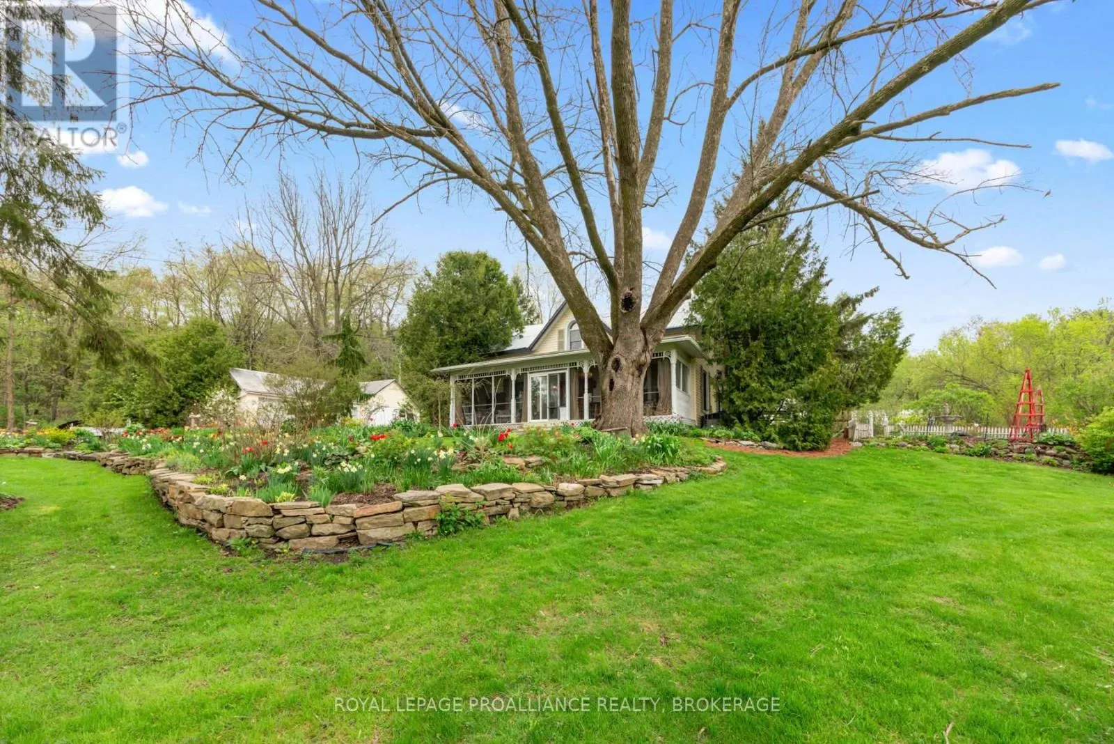 2078 SUNBURY ROAD