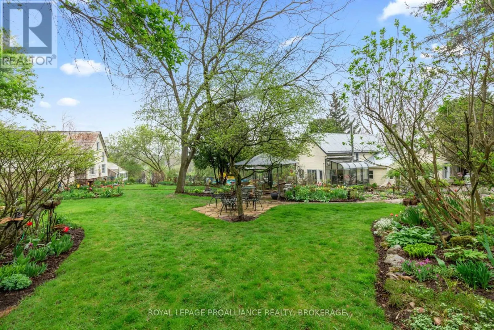2078 SUNBURY ROAD