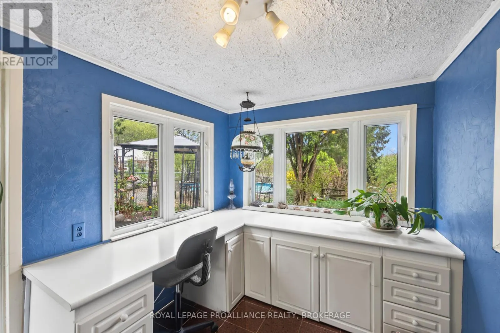 2078 SUNBURY ROAD