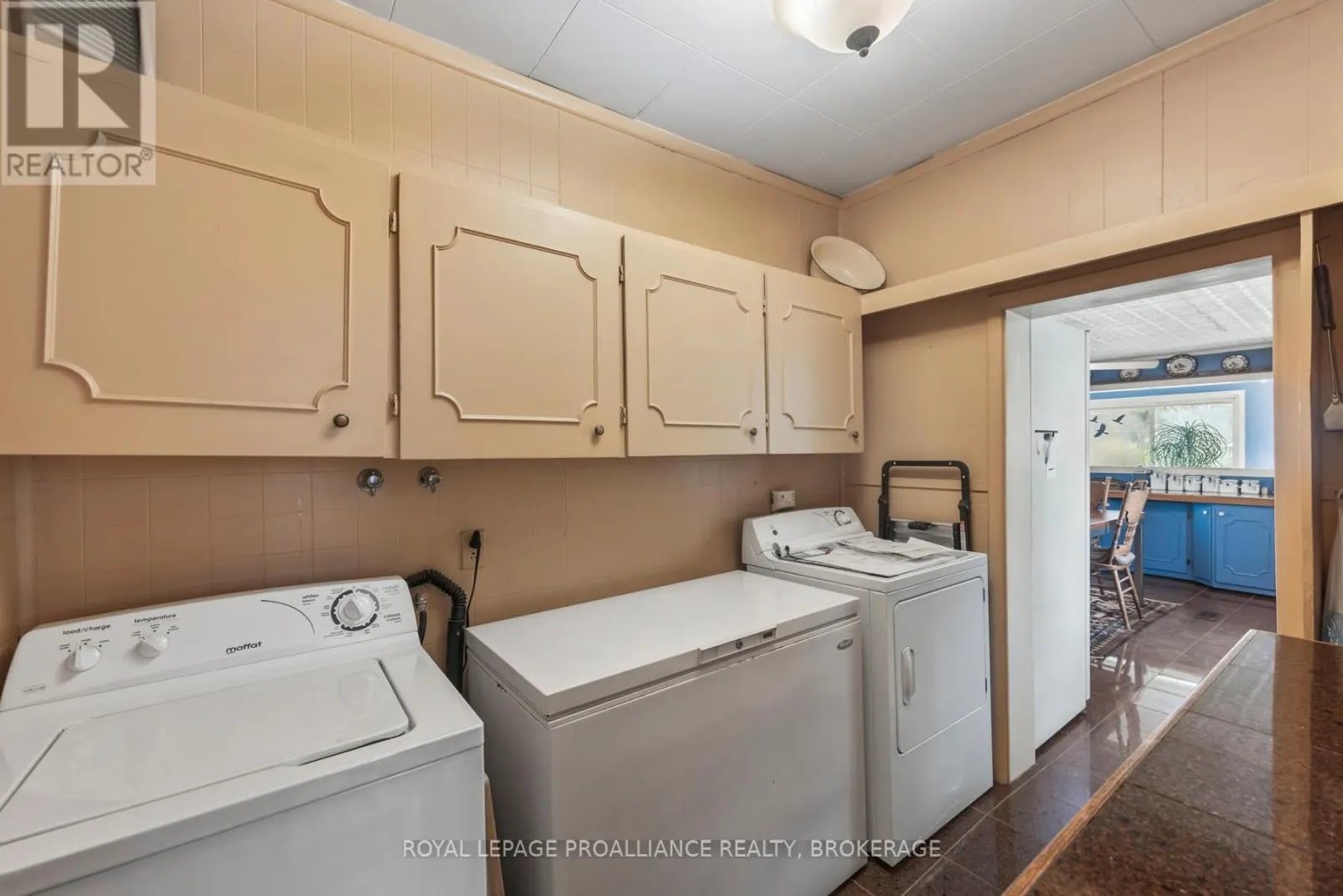 2078 SUNBURY ROAD