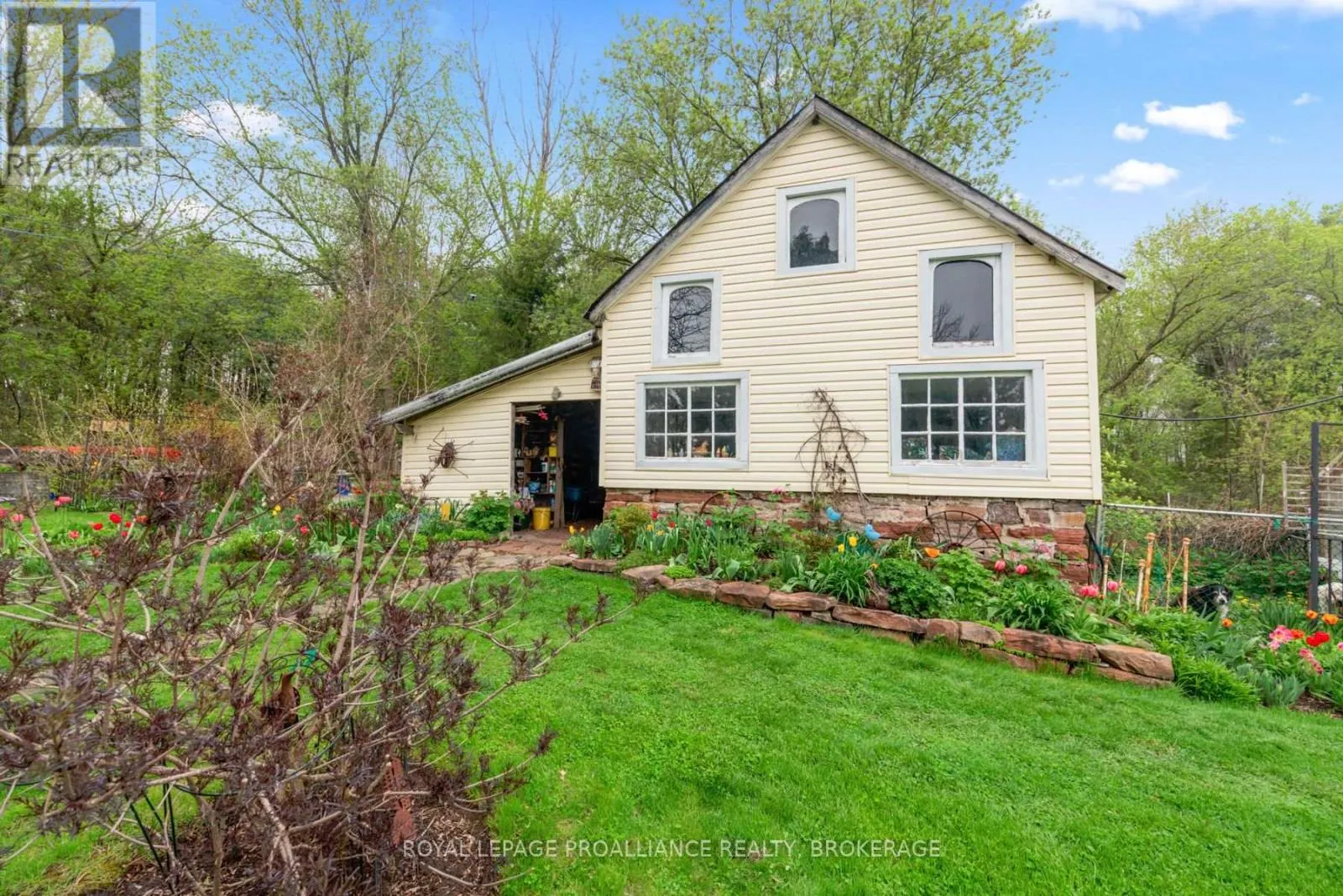 2078 SUNBURY ROAD