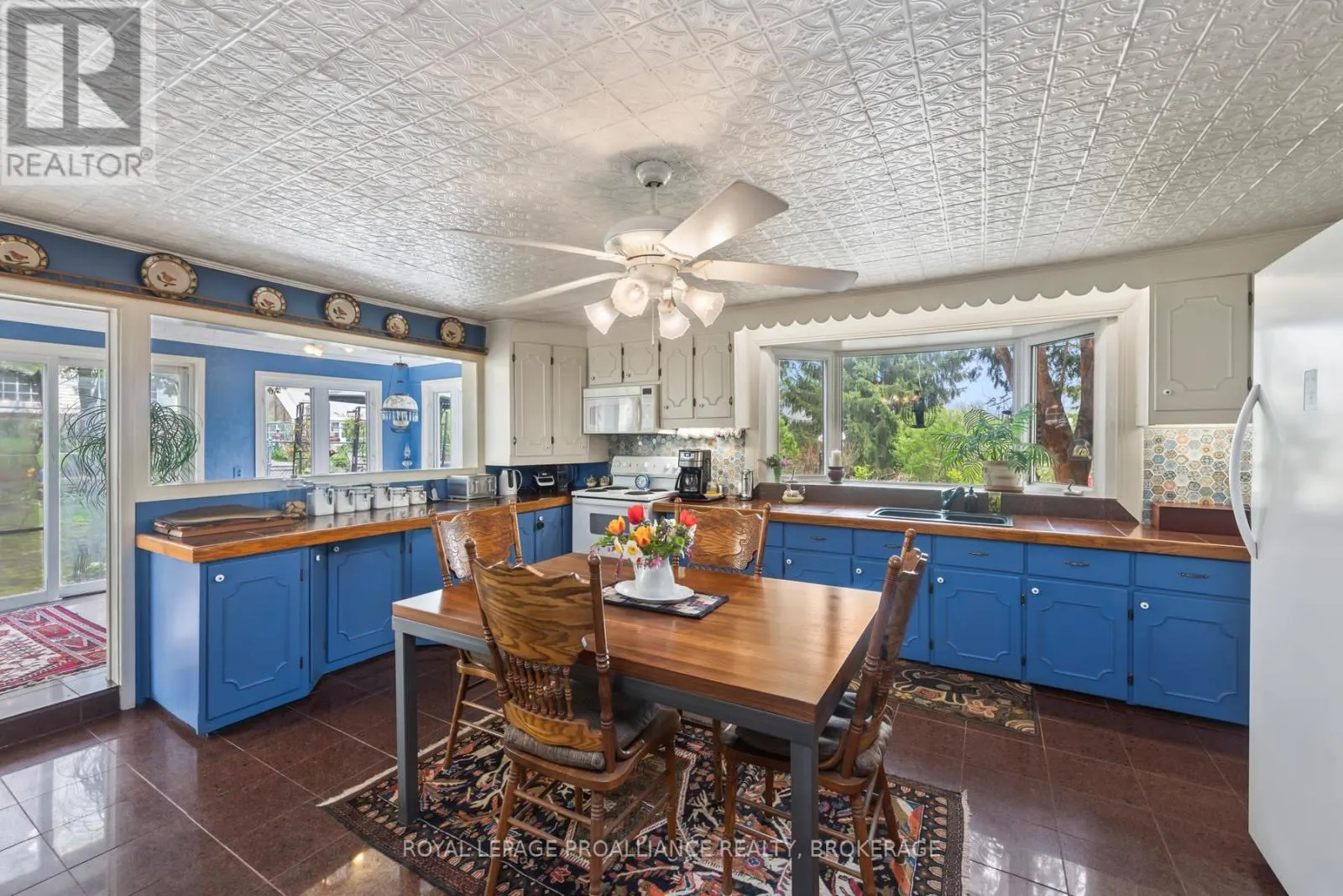 2078 SUNBURY ROAD