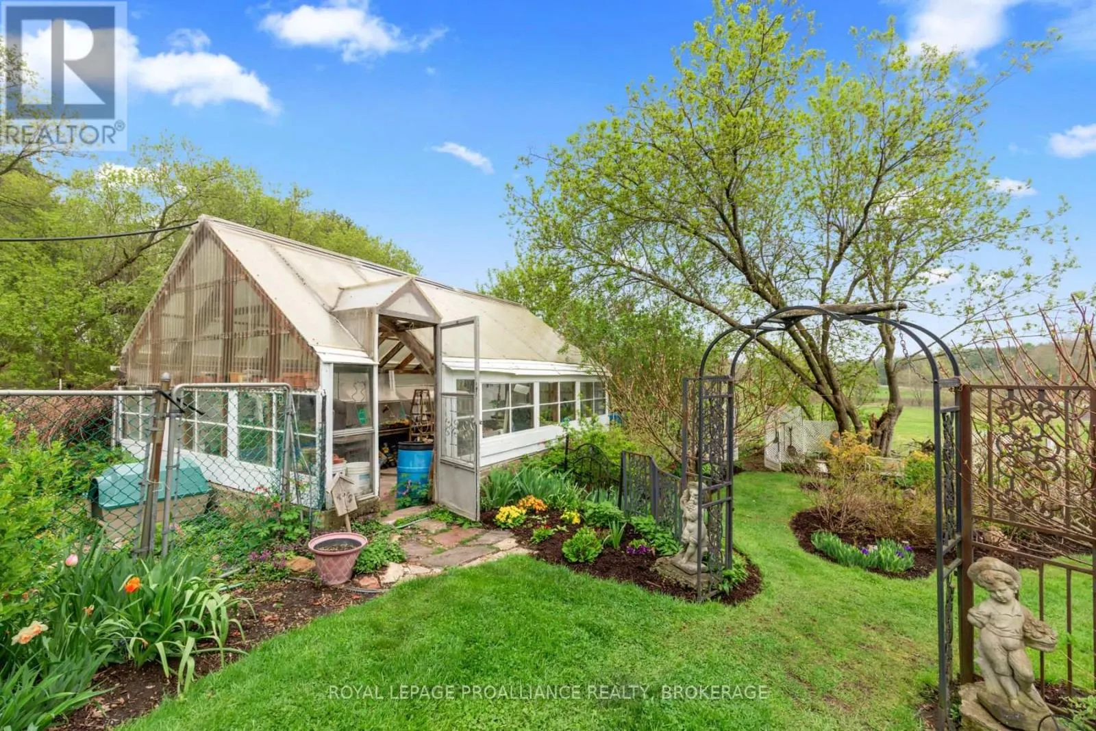 2078 SUNBURY ROAD