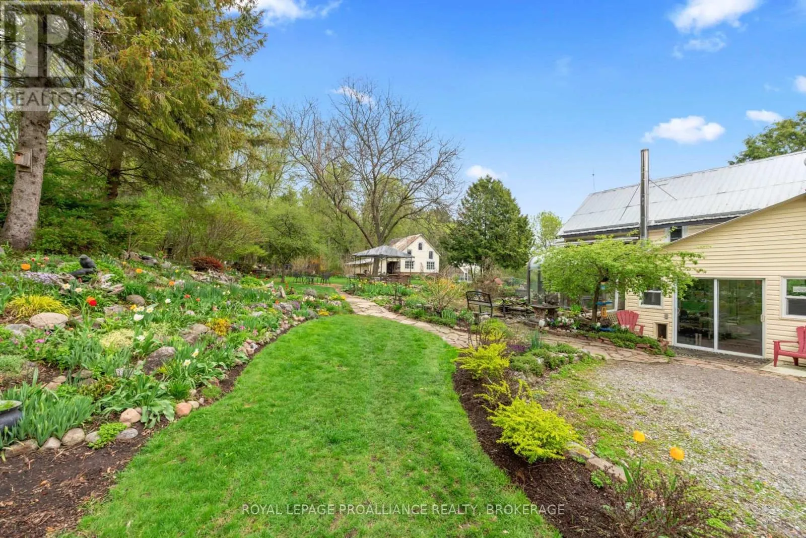 2078 SUNBURY ROAD