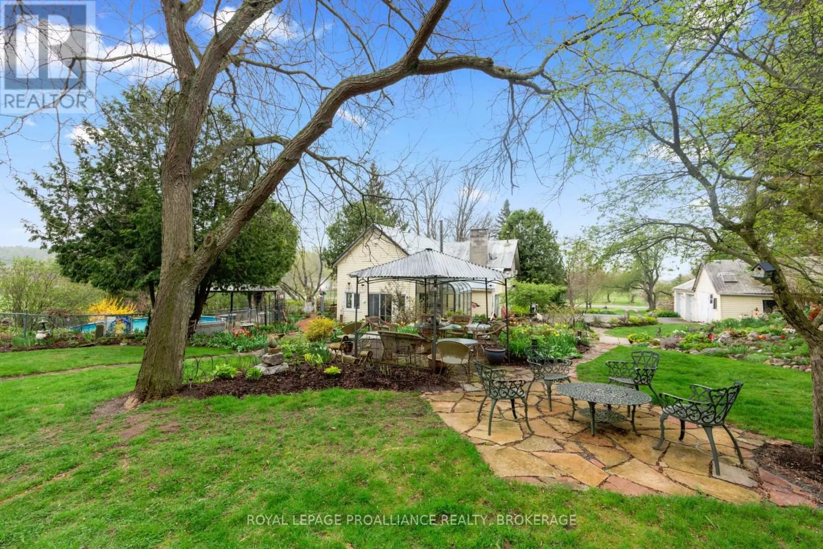 2078 SUNBURY ROAD