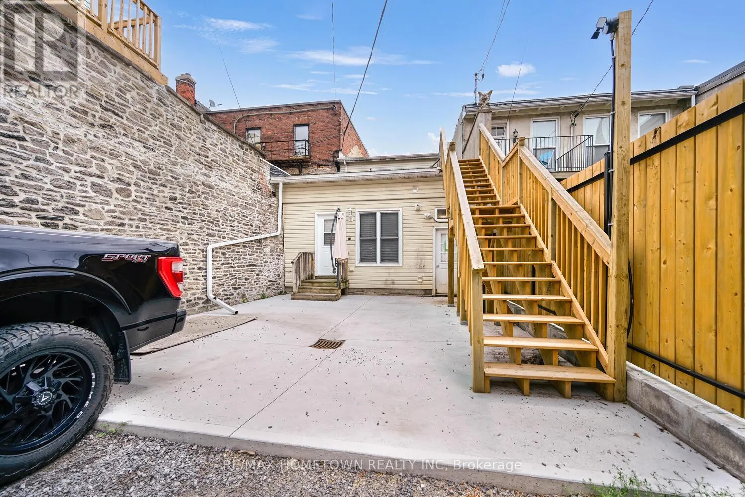 10-12 KING STREET W