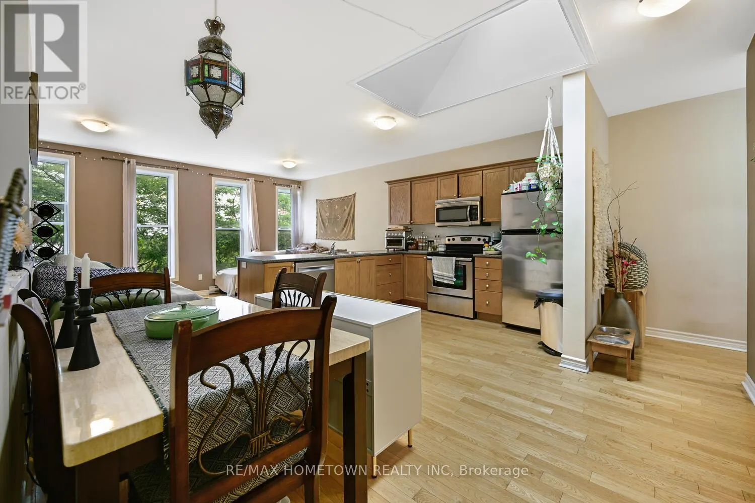 10-12 KING STREET W
