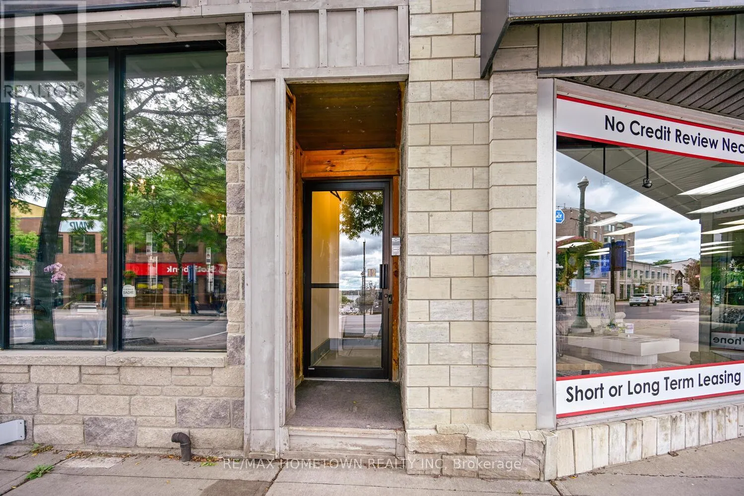 10-12 KING STREET W