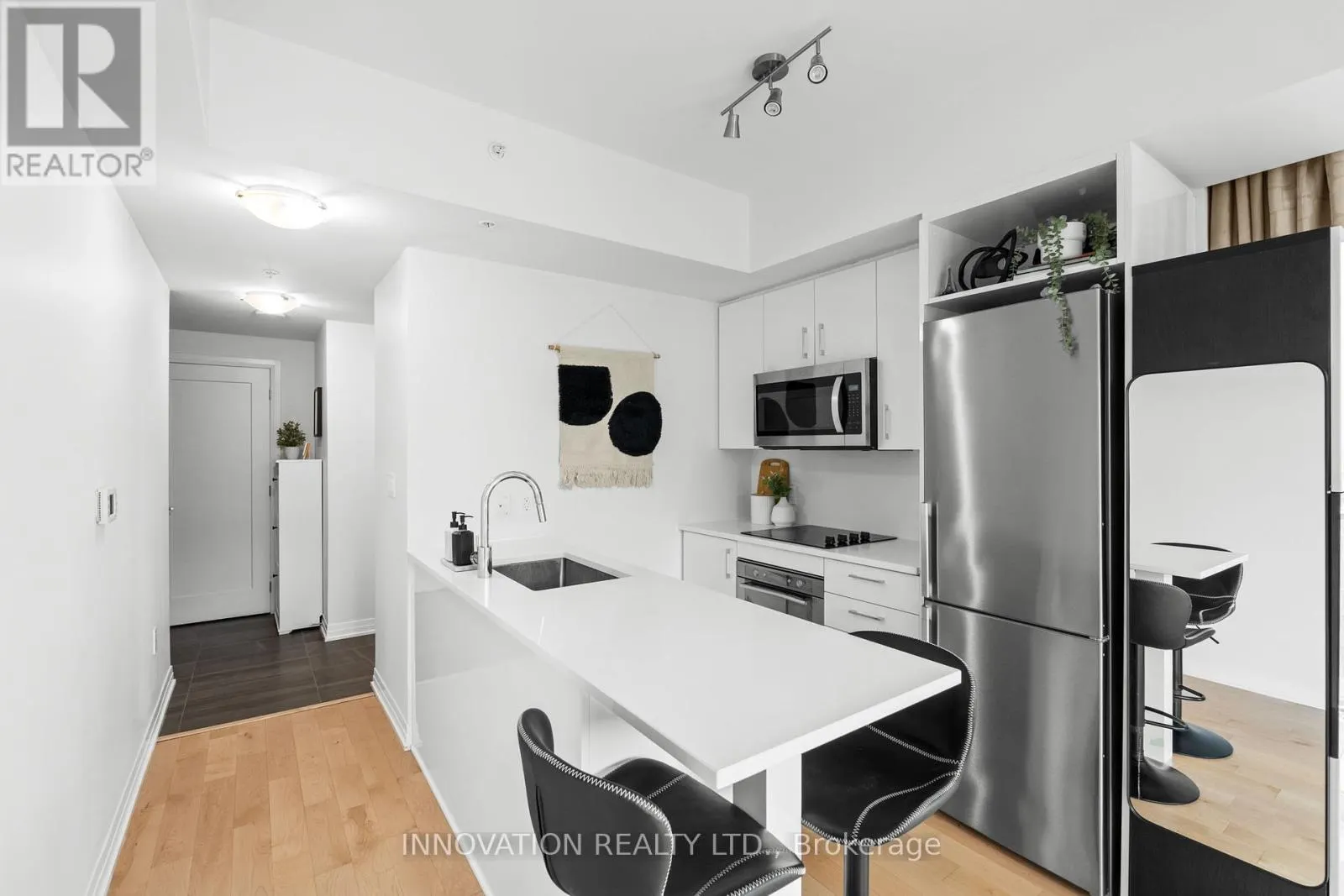 701 - 805 CARLING AVENUE