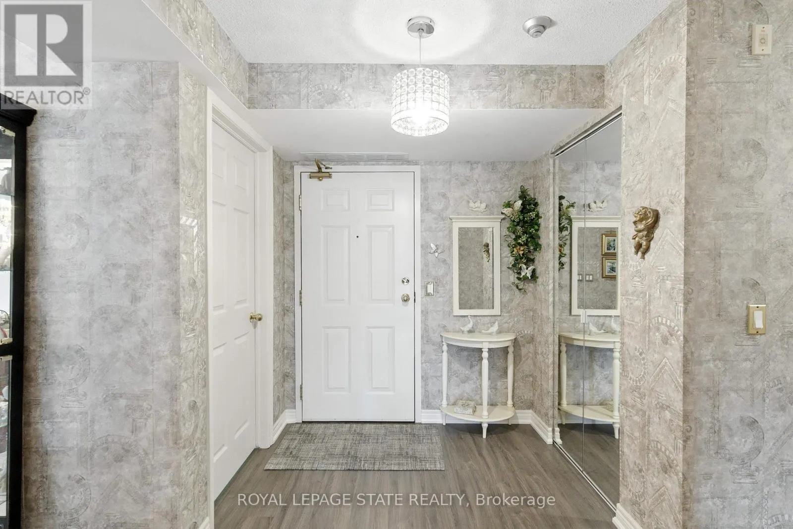 101 - 980 GOLF LINKS ROAD