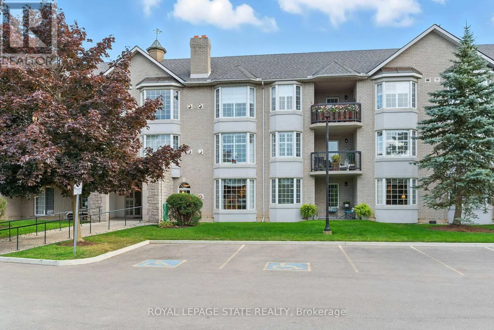 101 - 980 GOLF LINKS ROAD