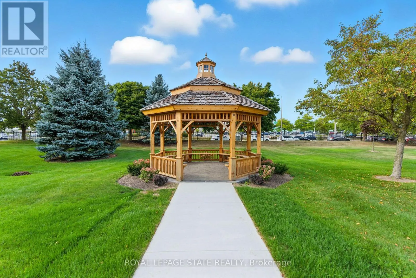 101 - 980 GOLF LINKS ROAD