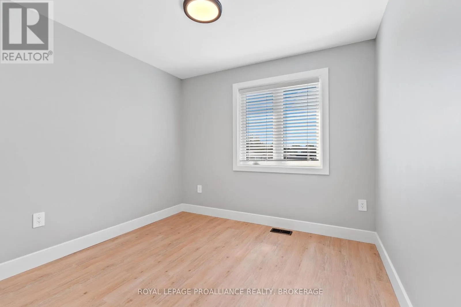 12 DUSENBURY CRESCENT