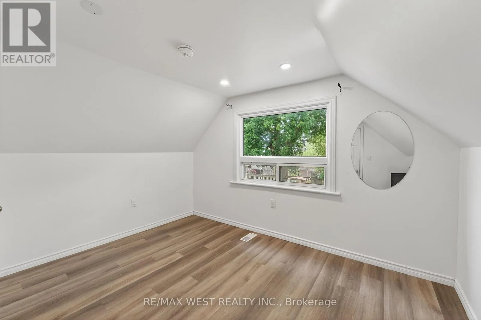 35 KINGSCOURT AVENUE