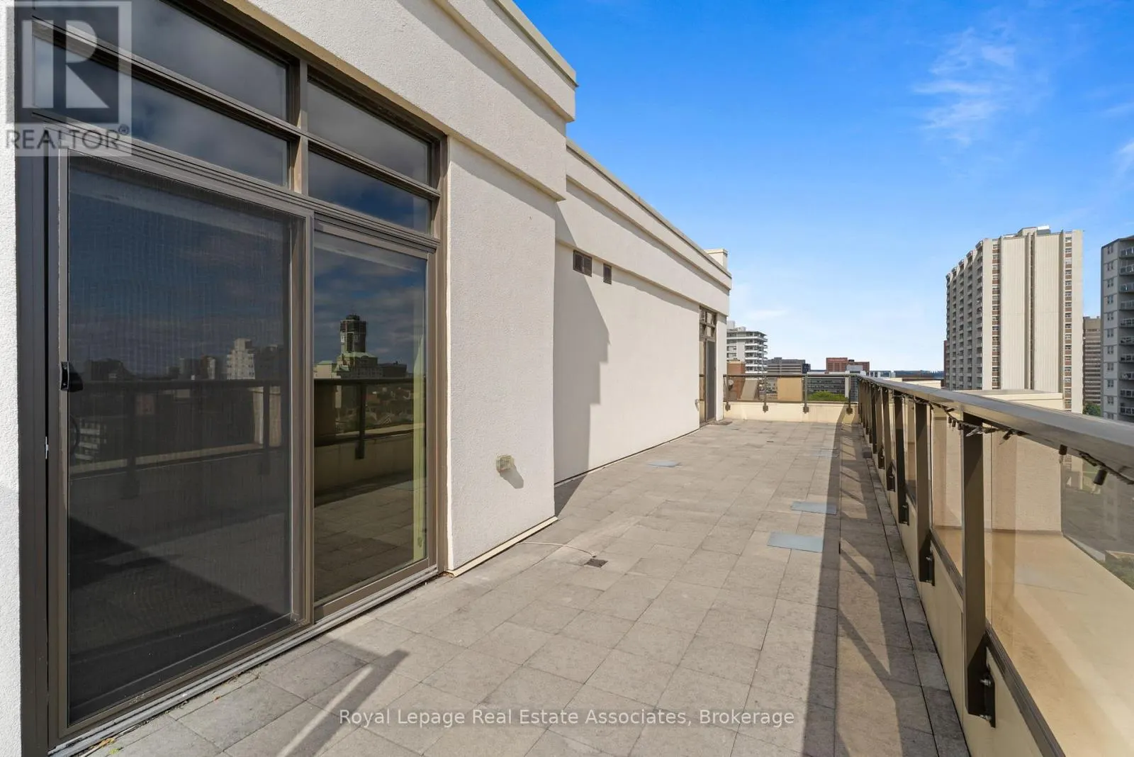 1106 - 81 ROBINSON STREET