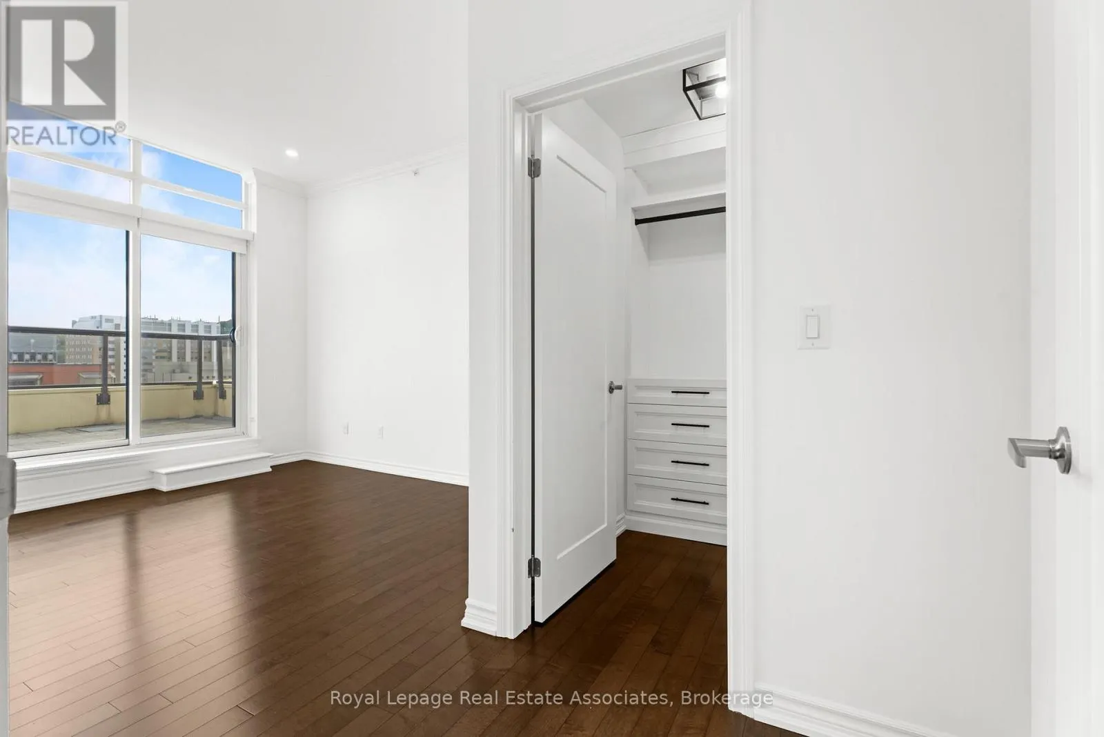 1106 - 81 ROBINSON STREET