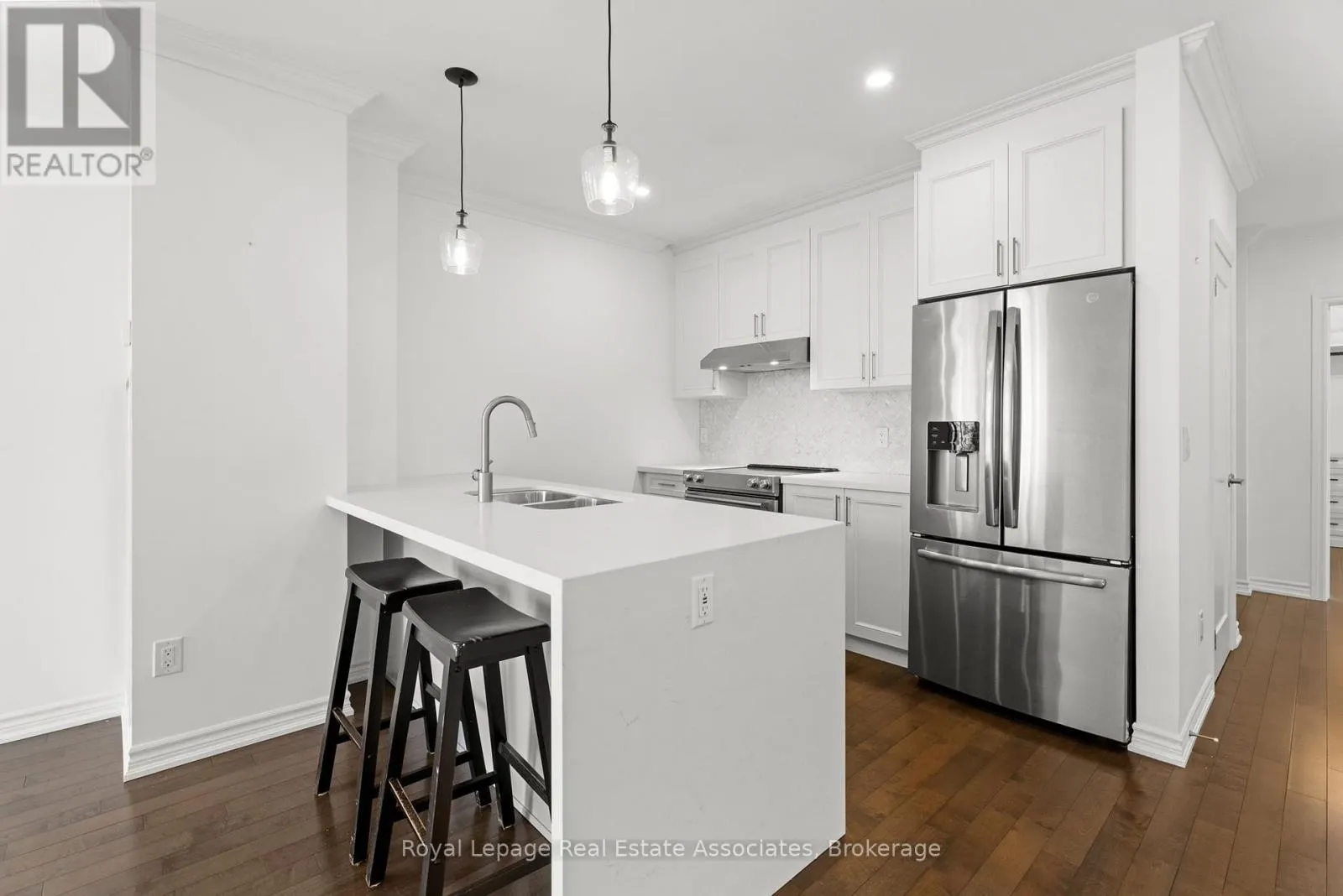 1106 - 81 ROBINSON STREET