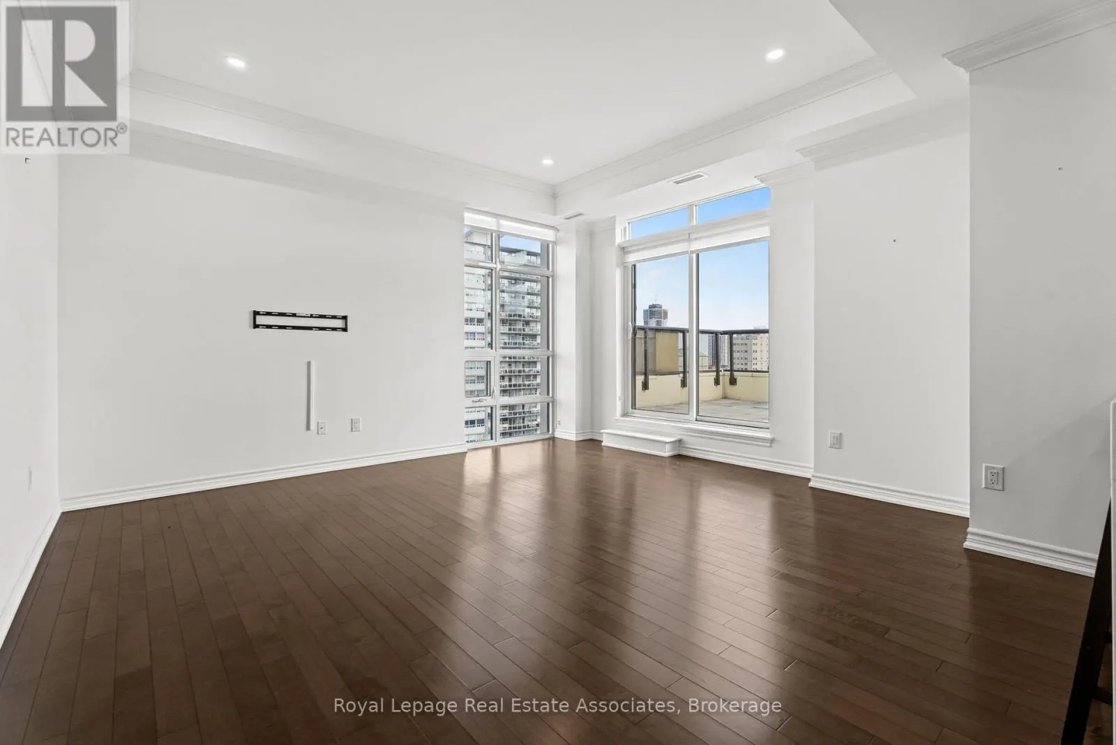 1106 - 81 ROBINSON STREET