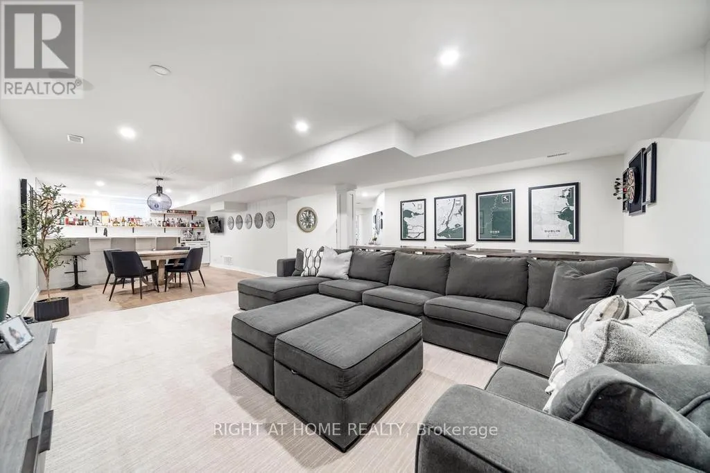 89 LLOYMINN AVENUE