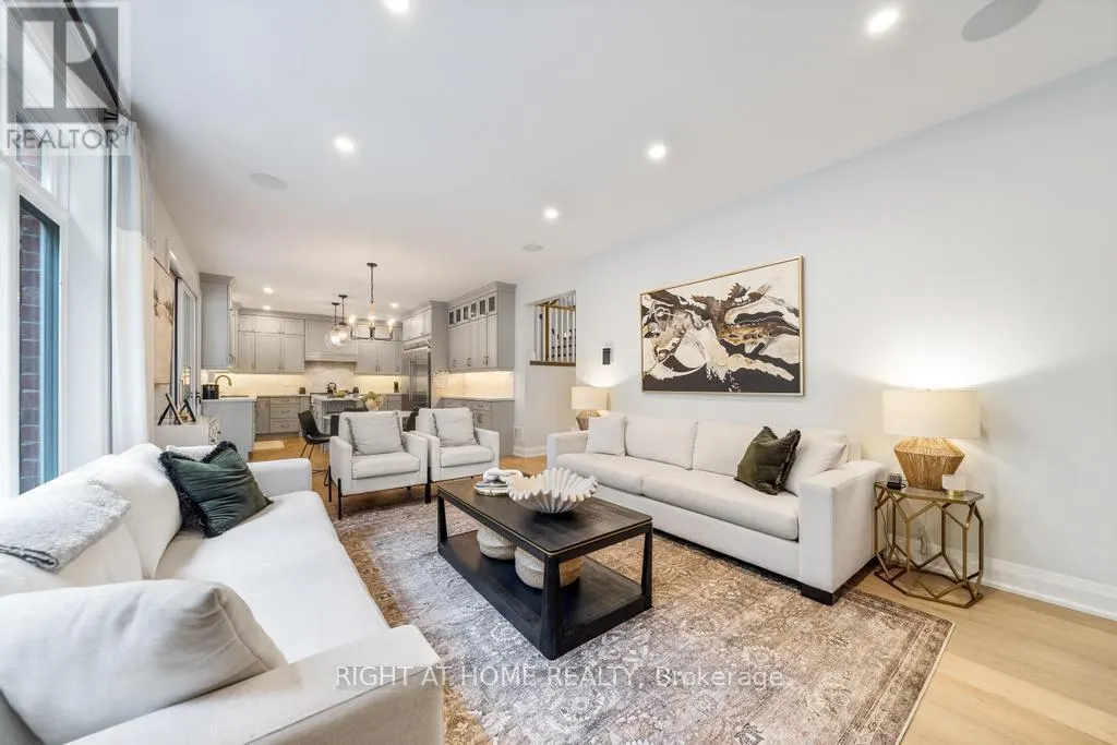 89 LLOYMINN AVENUE