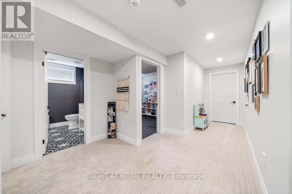 89 LLOYMINN AVENUE