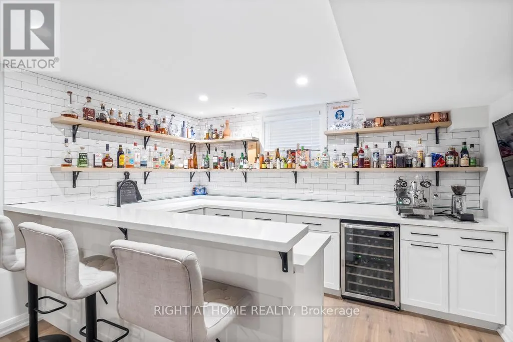 89 LLOYMINN AVENUE