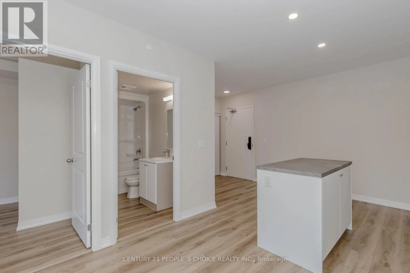 206 - 50 HERRICK AVENUE