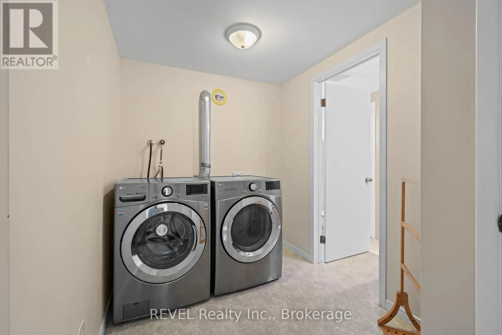 LOWER - 101 WELLANDVALE DRIVE, #Lower