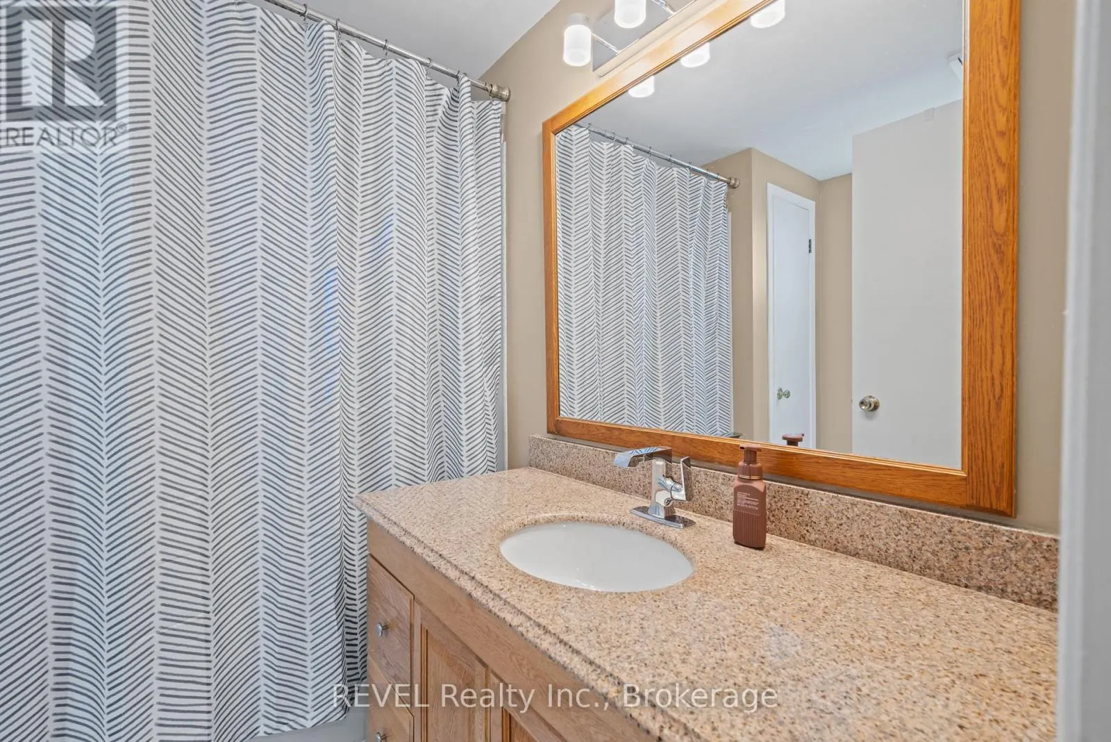 LOWER - 101 WELLANDVALE DRIVE, #Lower