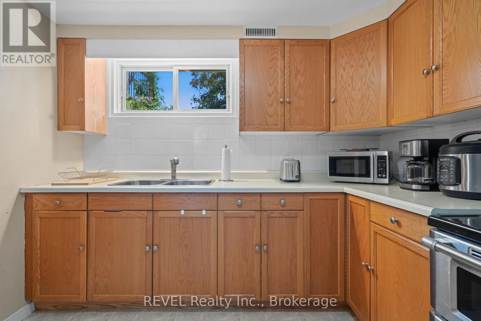 LOWER - 101 WELLANDVALE DRIVE, #Lower