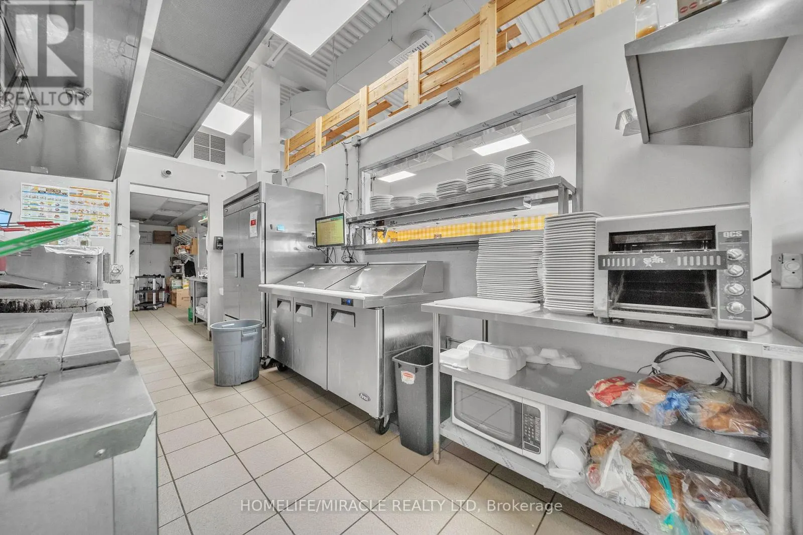 6 - 4293 KING STREET E