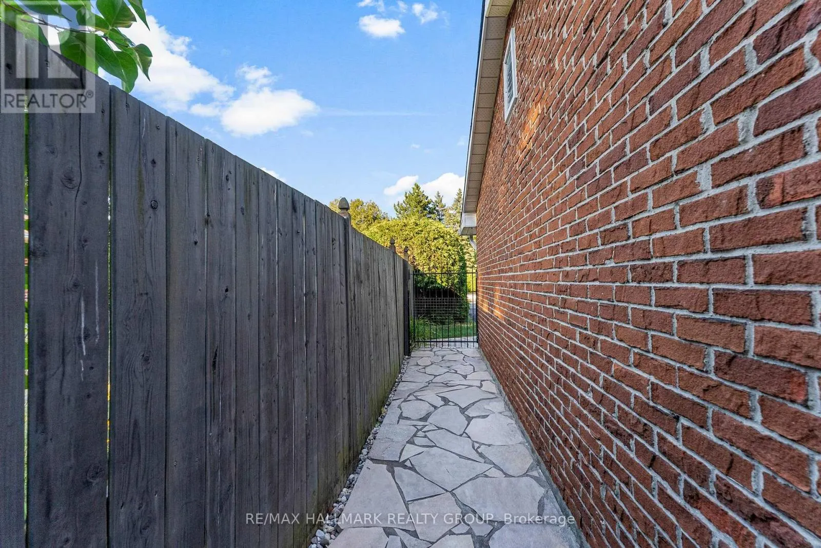87 LEACOCK DRIVE