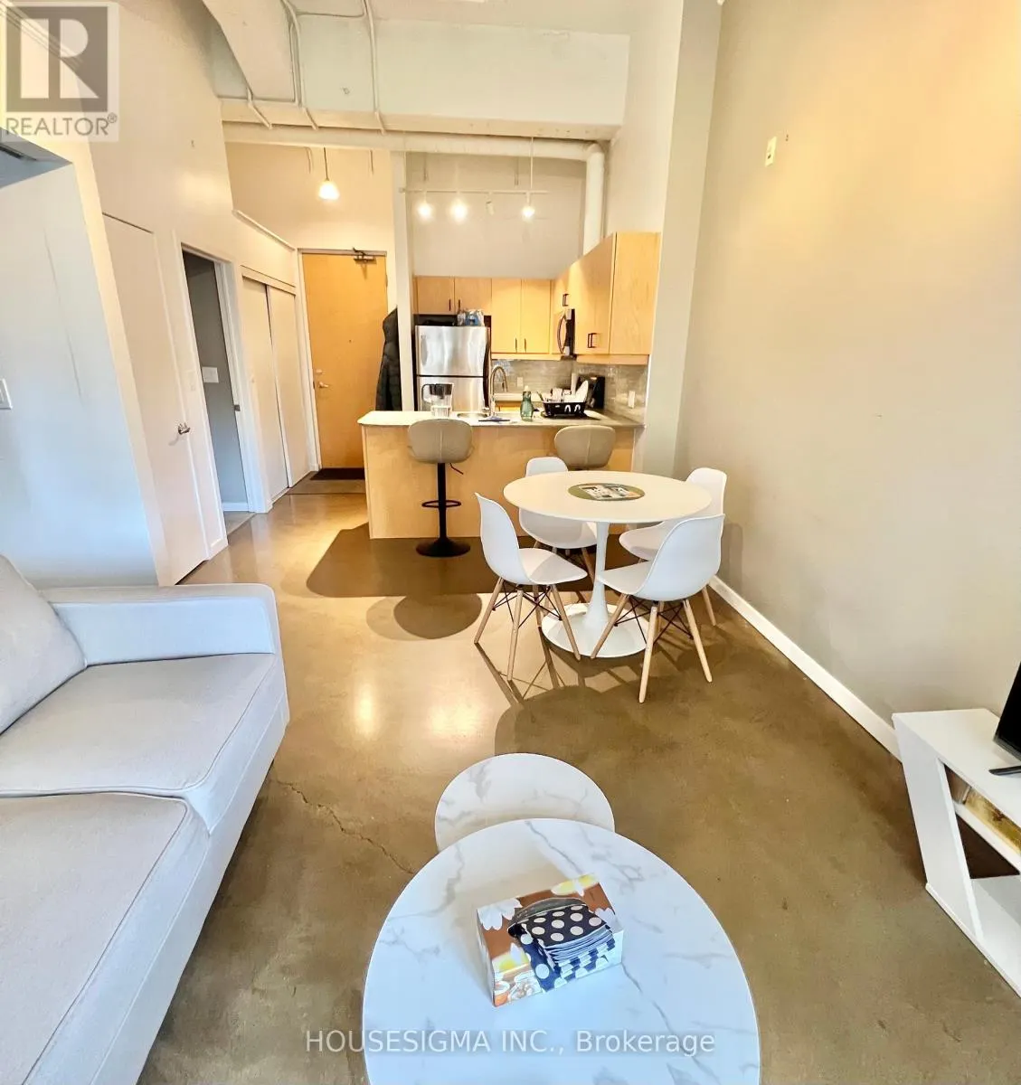 109 - 404 KING STREET WEST STREET W