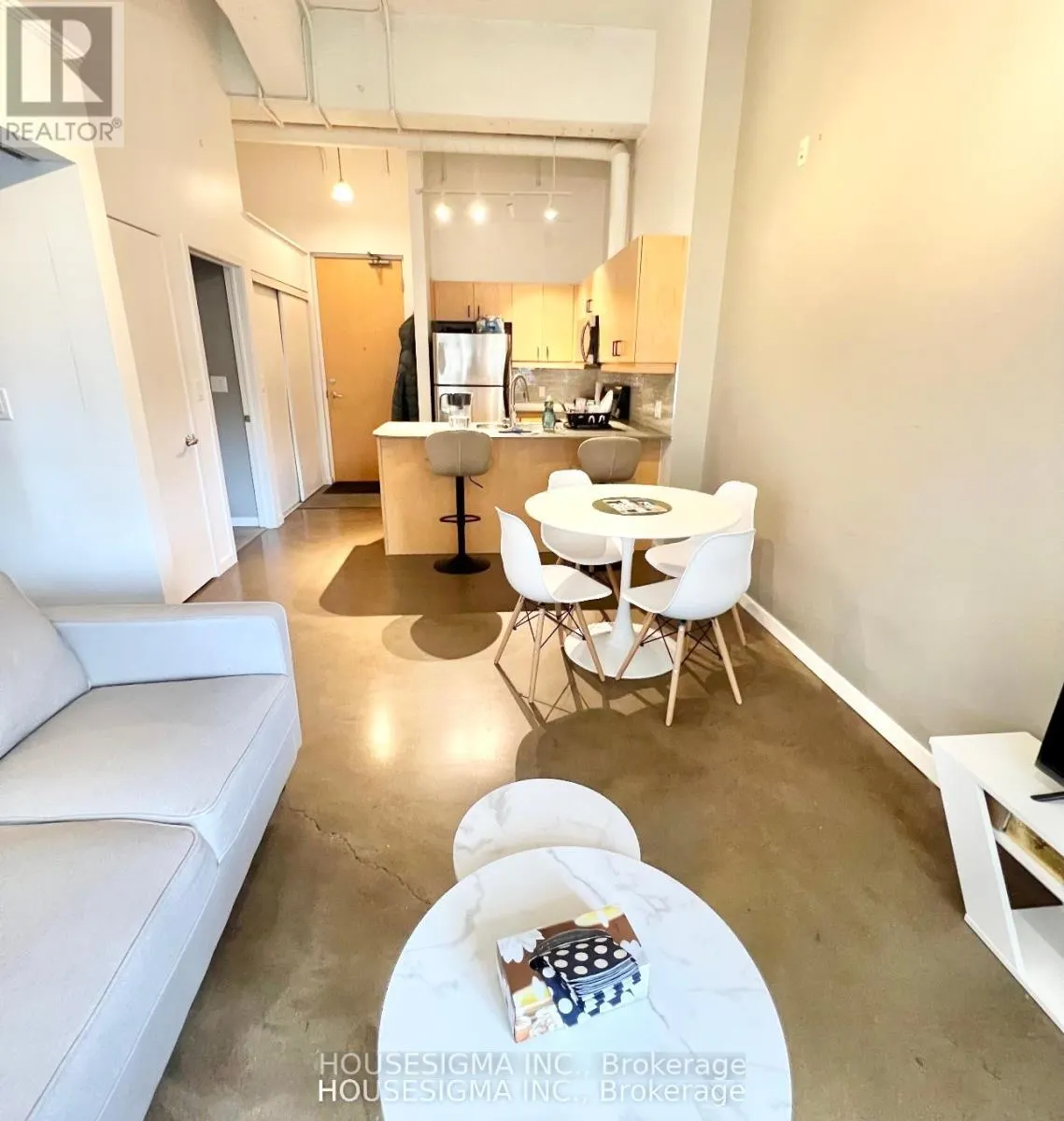 109 - 404 KING STREET WEST STREET W