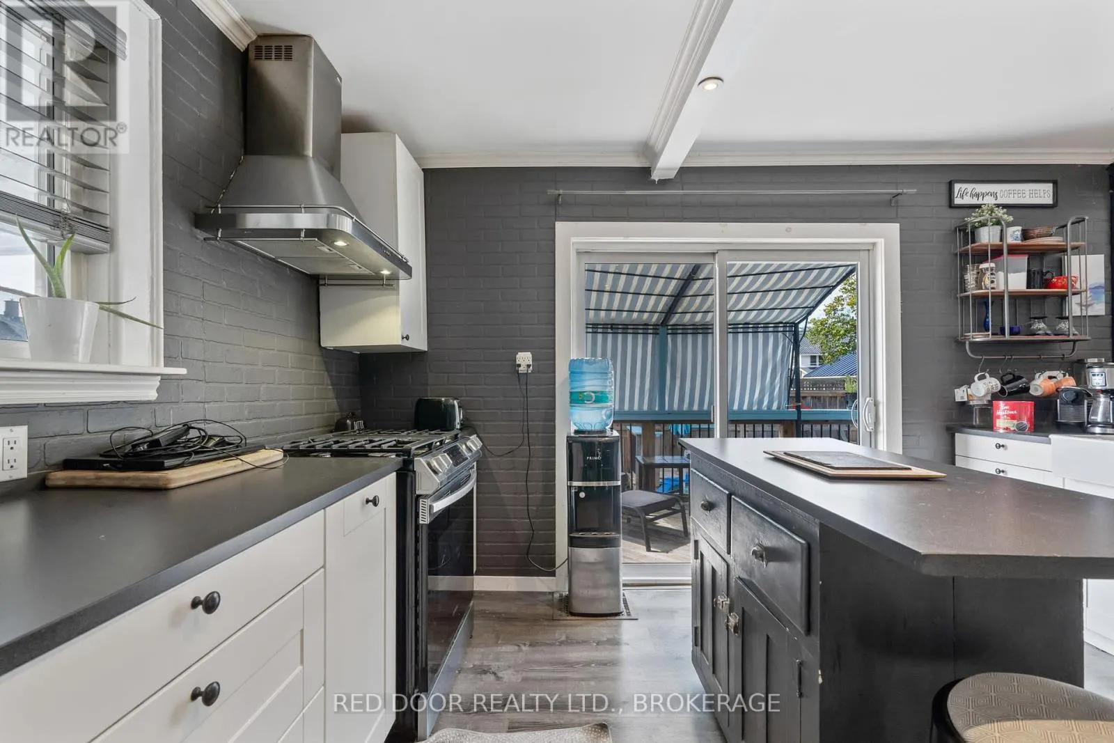 292 HETTY STREET W