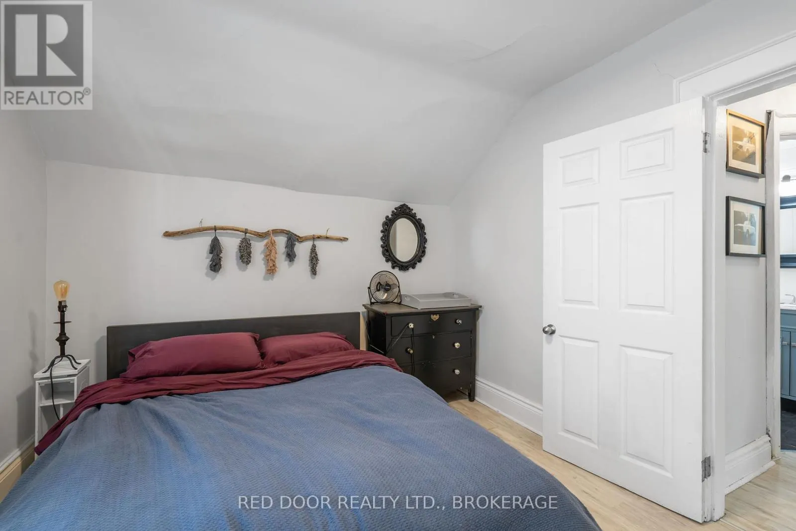 292 HETTY STREET W