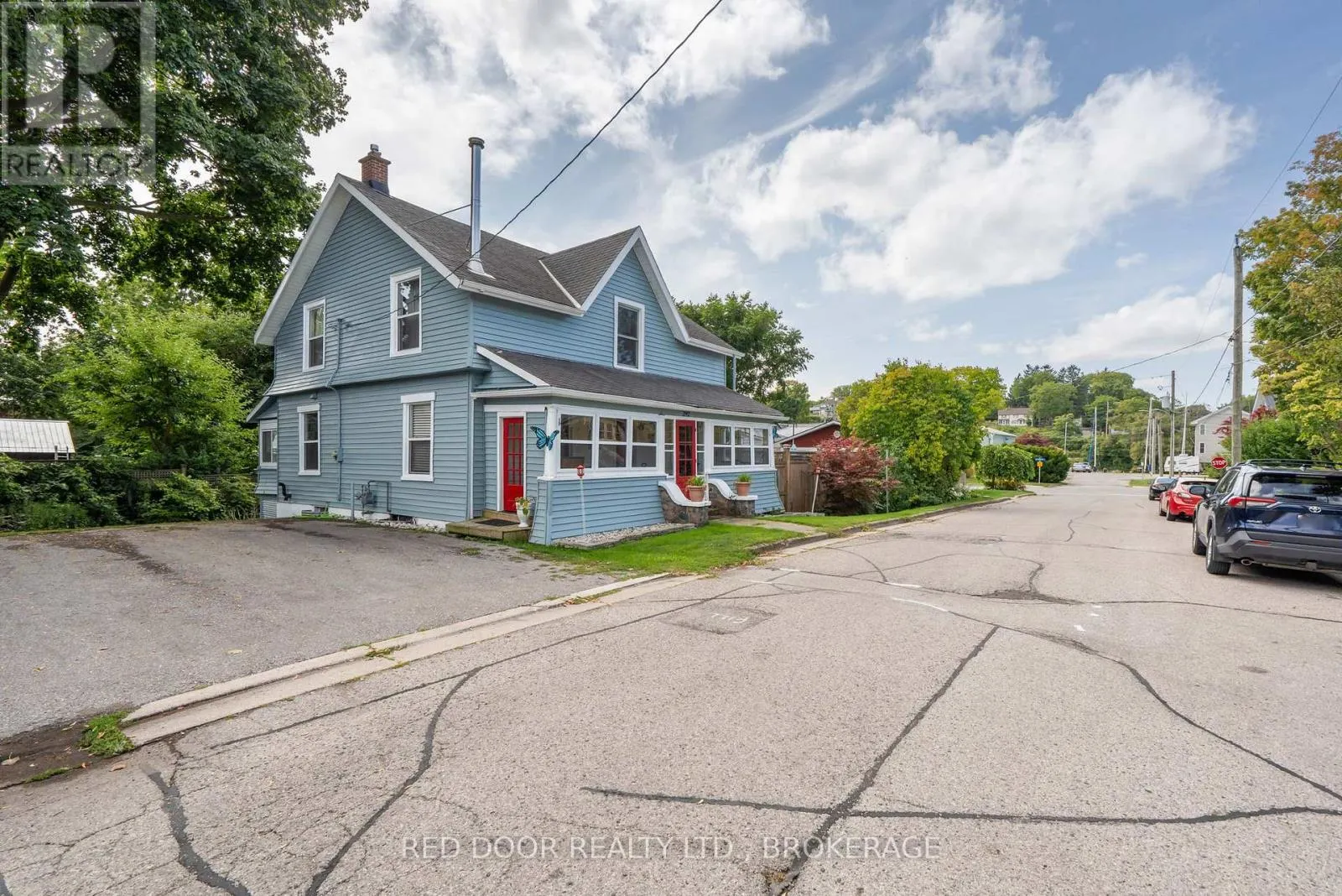 292 HETTY STREET W