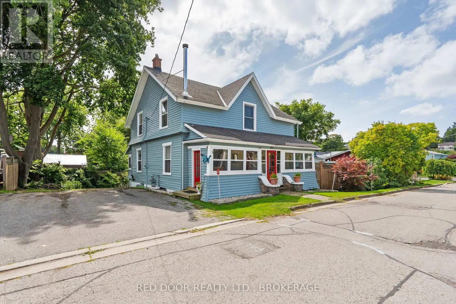 292 HETTY STREET W