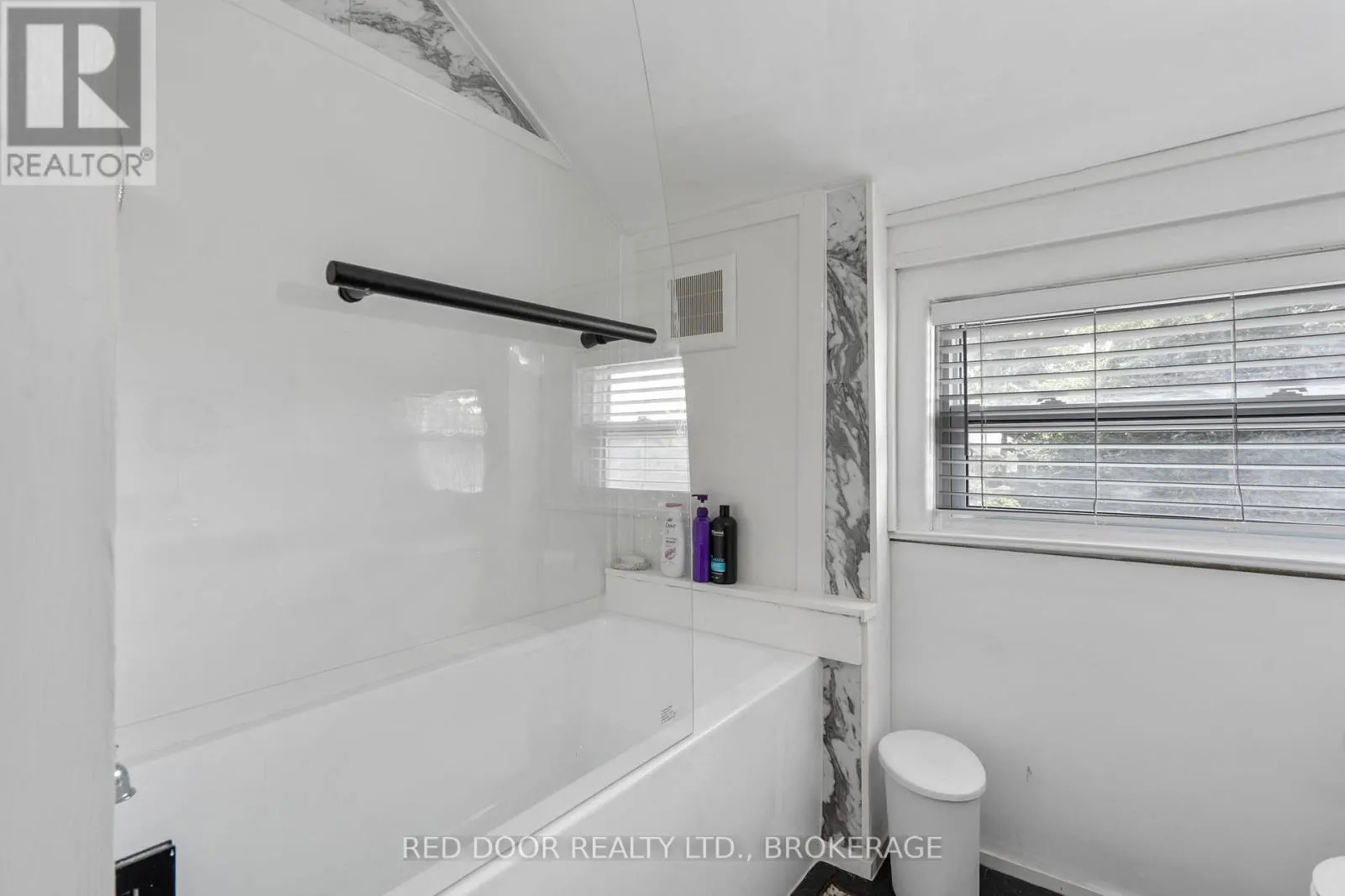 292 HETTY STREET W
