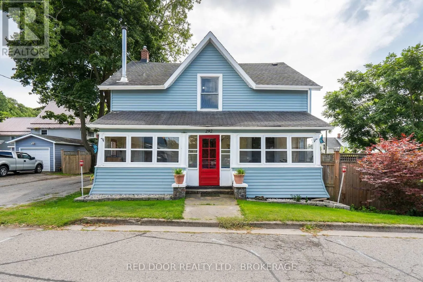 292 HETTY STREET W