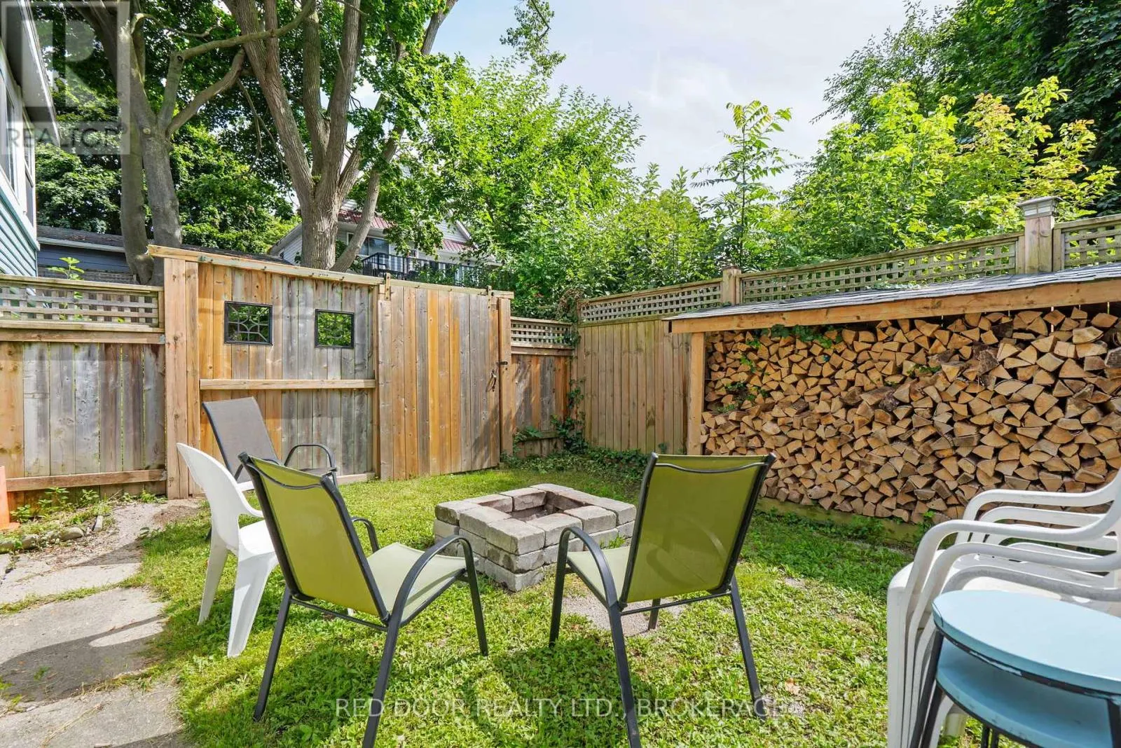 292 HETTY STREET W