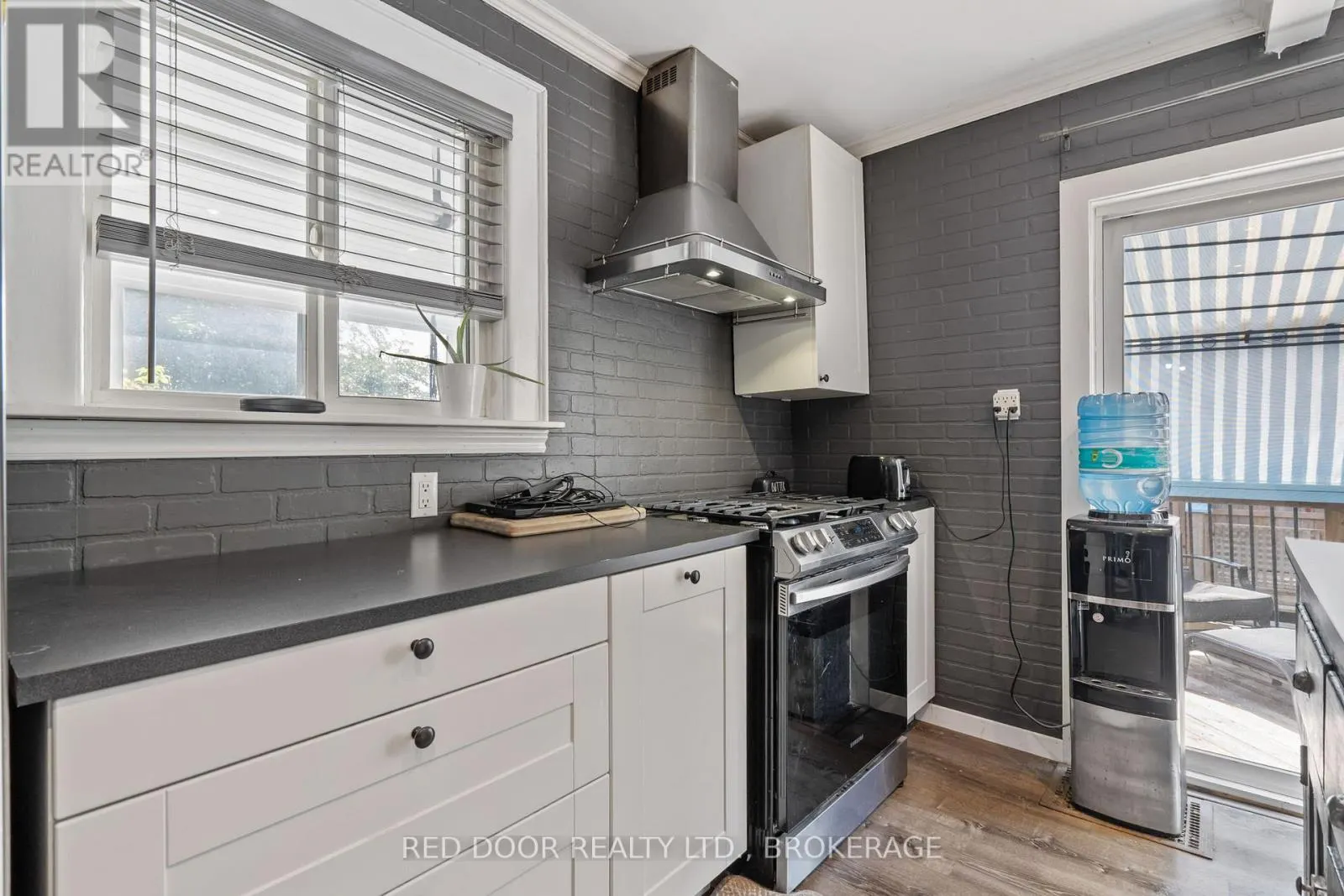 292 HETTY STREET W