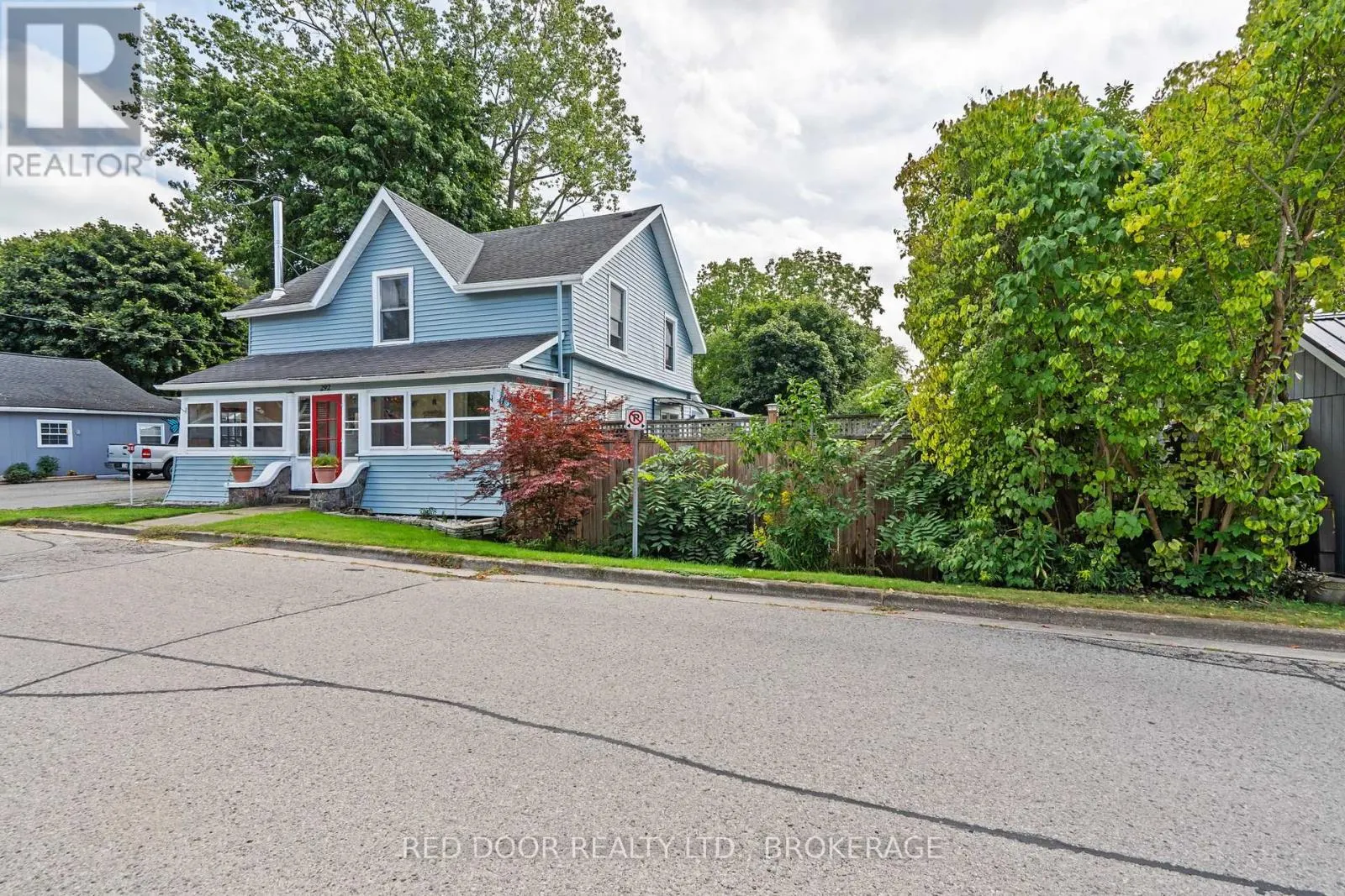 292 HETTY STREET W
