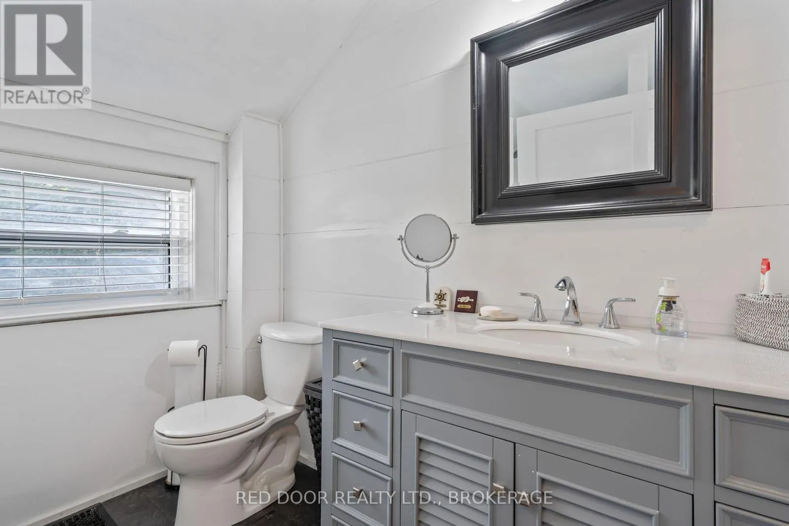 292 HETTY STREET W