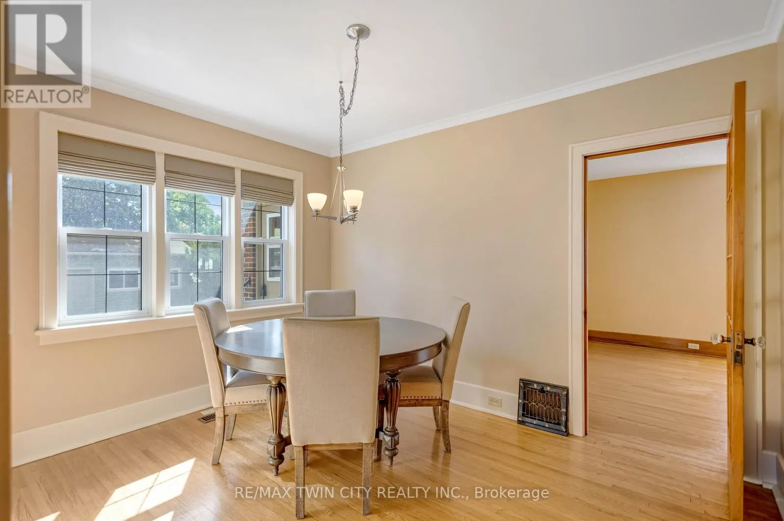 25 BROADWAY STREET E