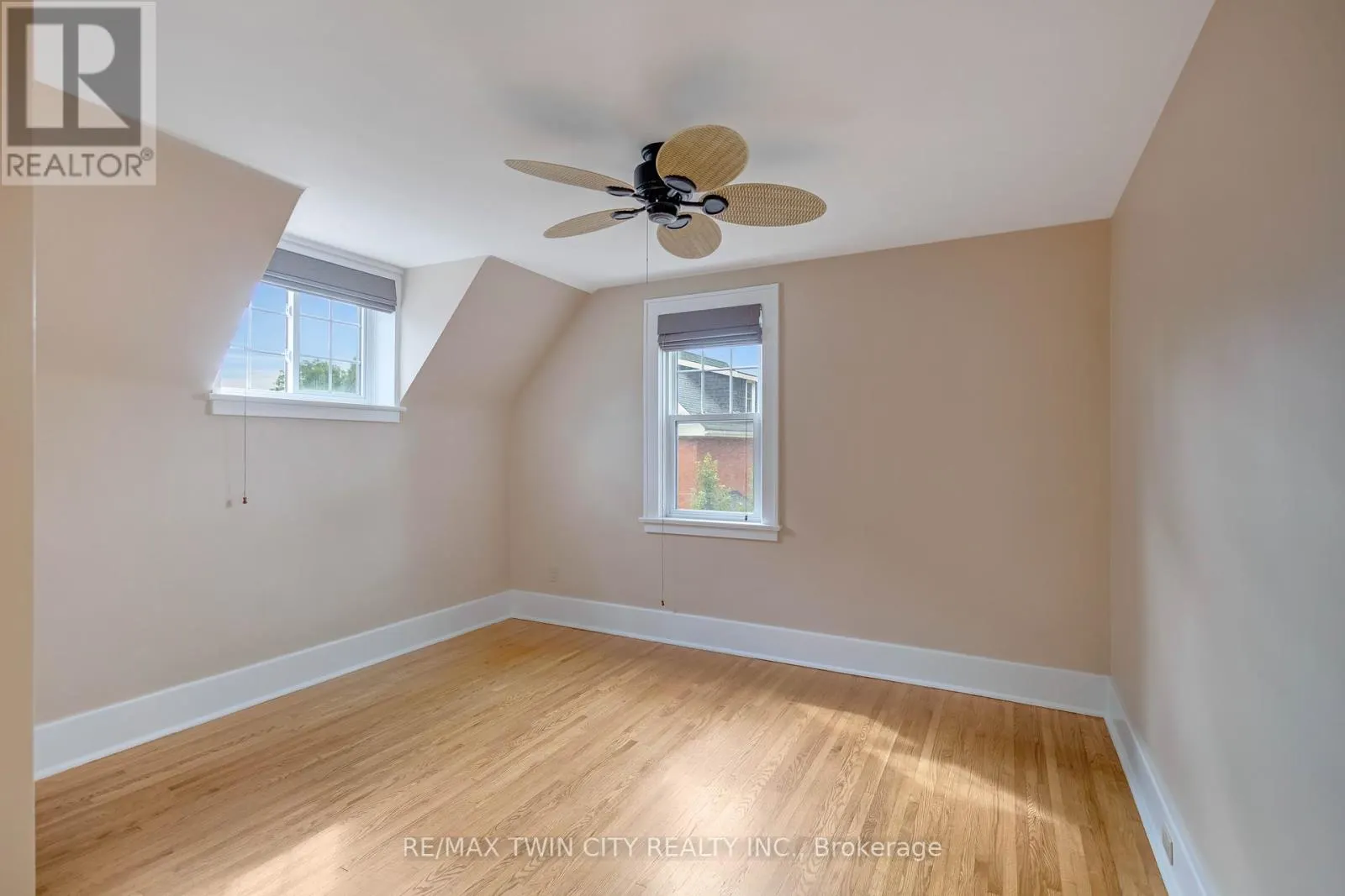 25 BROADWAY STREET E
